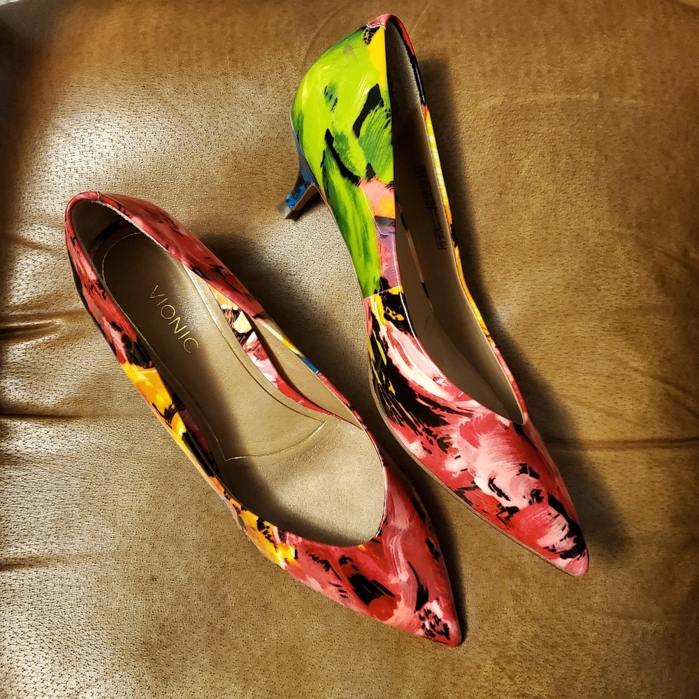 VIONIC Josie Floral Kitten Heel